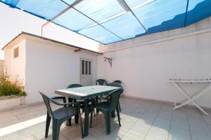 The green sea small house