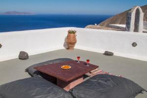 Skyline Villa Santorini Greece