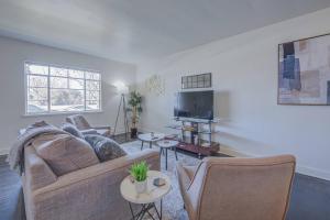 20 Minute Walk to Tiger Stadium Near Downtown