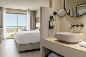 Amarello Hotel Praia Santo André, Tapestry Collection by Hilton