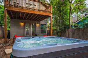Austin Retreat Hot Tub and Relaxing Patio
