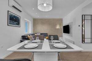 Modern City Center Apartment Max