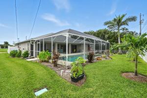 SEASHELLS PALMS Getaway heated Pool