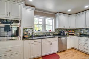 River-View Somerset Home Large Deck, Fire Pit!