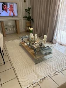 Modern 2BR apartment close 2 OR Tambo