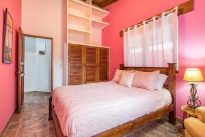 Stylish Colorful & Cozy Tropical Private Bedroom