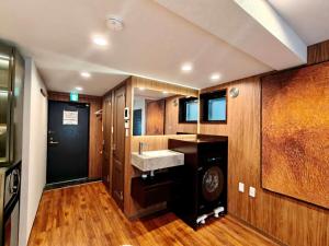 B2 Shinjuku Business District hotel, 9 mins to ST Max 4P 新宿商务区 全新装修 交通中心 车站9分钟 最大4人 直达新宿 涉谷 表参道 品川 池袋 上野 代代木 银座 原宿