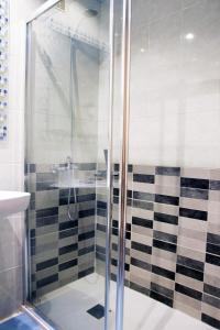 Ideal for businesses and workers parking included