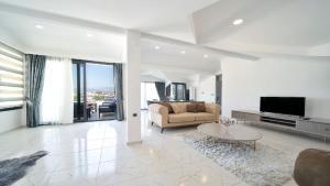 Private Villa with Pool in Fethiye, Close to the Coastal Walkway, in the Center