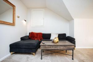Private Suite Near It- Prime Location