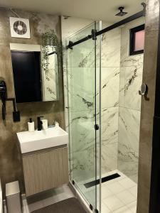 Complete Modern Apartment with Patio and Pool