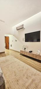 Modern & Comfy Studio-AlGhub 13