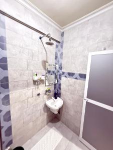 A square studio appartment