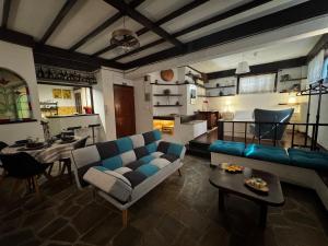 Vintage Studio - Great for Travelers in Transit