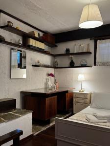 Vintage Studio - Great for Travelers in Transit