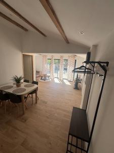 Sanary sur mer L échappée belle petite maison moderne 4 pers max 7 minutes en voiture du centre ville port marché et plages grand espace extérieur parking gratuit