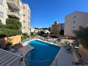 Breeze Apartment with pool