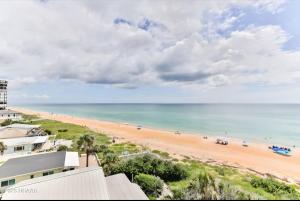 Quiet direct oceanfront 2 bed 2 bath condo wpool