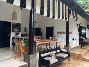 Villa Kecil Seseh beach 2 bedroom villa with pool