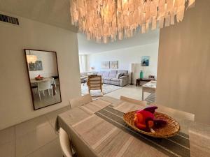 Special $$$! 2 Bedroom Oceanfront Condo in HollywoodHallandale Beach!