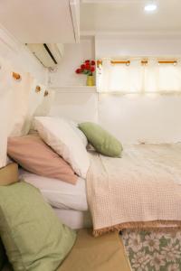 The Sleepney Room - Unique Converted Jeepney House