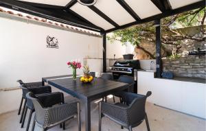 Lovely Home In Rogac With Wifi