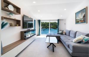 Lovely Home In Rogac With Wifi 