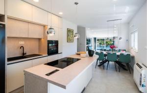 Lovely Home In Rogac With Wifi 