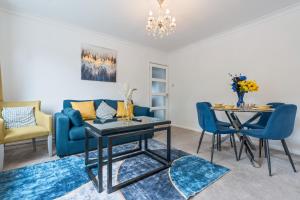 OPK STAYS - Stylish 2 bed Coventry train Station Apt, City Centre, Sleeps 4, FREE Parking, Free Netflix