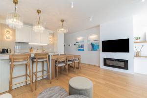 Urban Art Retreat by Belmont Realty