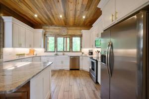 Modern Farmhouse - Arcades - Hot Tub