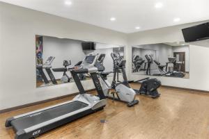 Best Western Plus Fort Worth Forest Hill Inn & Suites