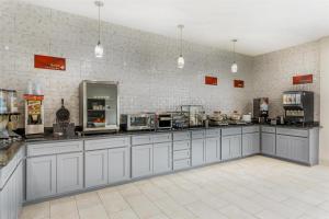 Best Western Plus Fort Worth Forest Hill Inn & Suites