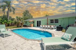 Palm Paradise with Private Pool by StayLage