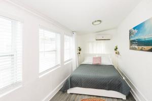 Hello Dali Surreal 2BR Retreat Nr Downtown St Pete