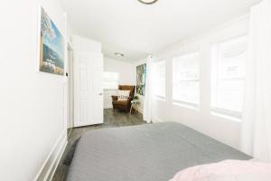 Hello Dali Surreal 2BR Retreat Nr Downtown St Pete