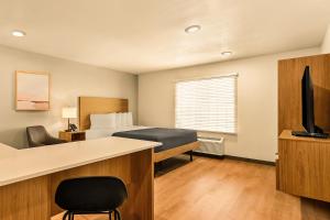 LivAway Suites Seattle- Renton