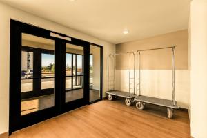 LivAway Suites Seattle- Renton