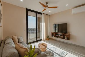 Torre San Angel Infinity Pool Arch Sunset Views