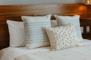 Torre San Angel Infinity Pool Arch Sunset Views