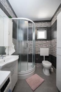 Family friendly house with a swimming pool Maslenica, Novigrad - 23719