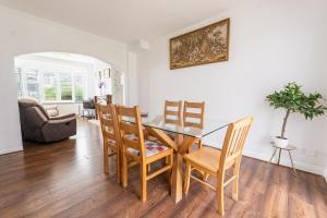 EEJs Grand 5 Bed Home- London, Greenwich