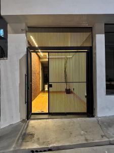 Apt novo no centro com garagem, ar condicionado, perto de tudo que você precisa