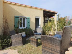 Maisons de vacances Holiday Home in Gargas with Pool and Nature : photos des chambres