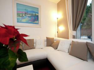 Villa in Bagnols with Pool & Near Nature Parks