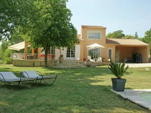 Villa in Reillanne with Private Pool