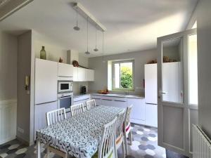 Maisons de vacances Charming house close to the centre in Granville : photos des chambres