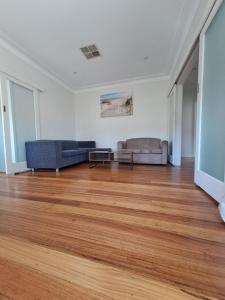 Fantastic Three Bedroom Home Close to City and Airport