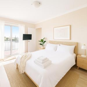 Waterfront bliss, spacious corner block