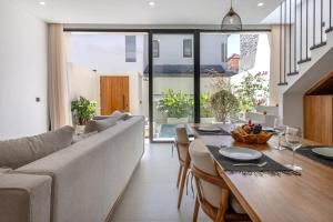 Modern 2BR Villa with Rooftop Steps to Canggu Beach